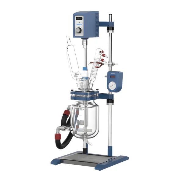 Reator de vidro encamisado de bancada 3L da Vortex-R visto de perfil para a esquerda.