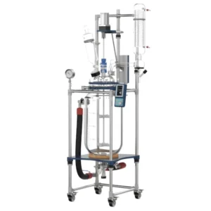 Reator de vidro encamisado Planta Piloto 50L Vortex-R em perfil esquerdo para processos industriais.